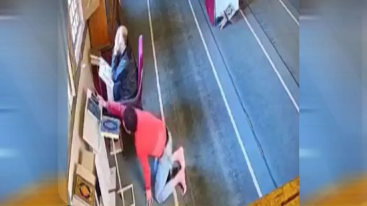 الداخلية تتعقب المتهم بسرقة هاتف داخل مسجد في مصر وسط موجة غضب